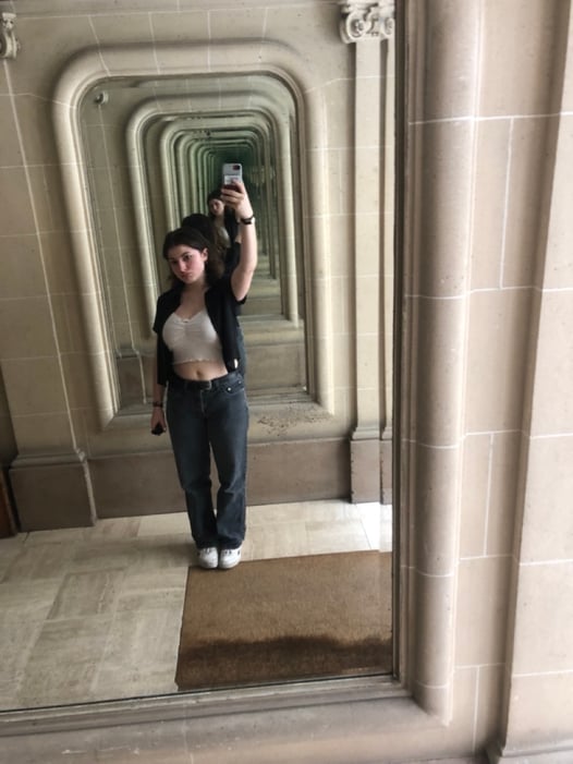 Anouk mirror selfie